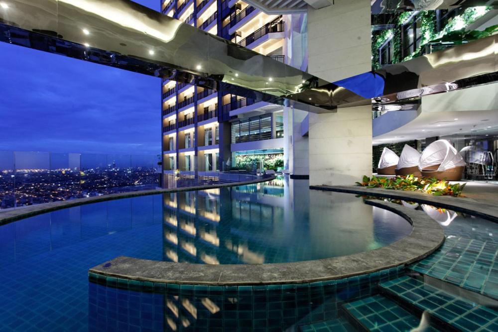 The Gramercy Residences Manila Exterior photo