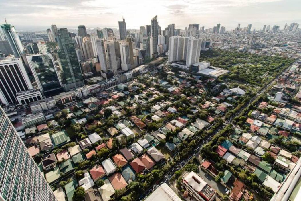 The Gramercy Residences Manila Exterior photo